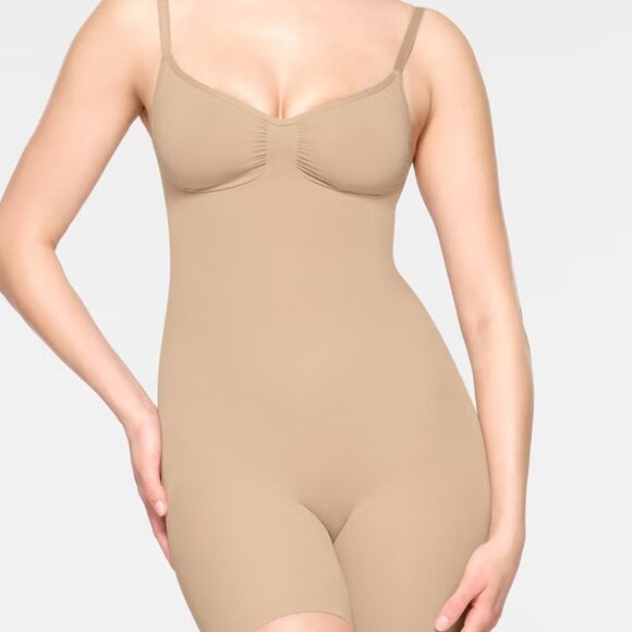 SKIMS Sculpting Bodysuit Shapewear with Legs Size S/M NEW! - Picture 2 of 3